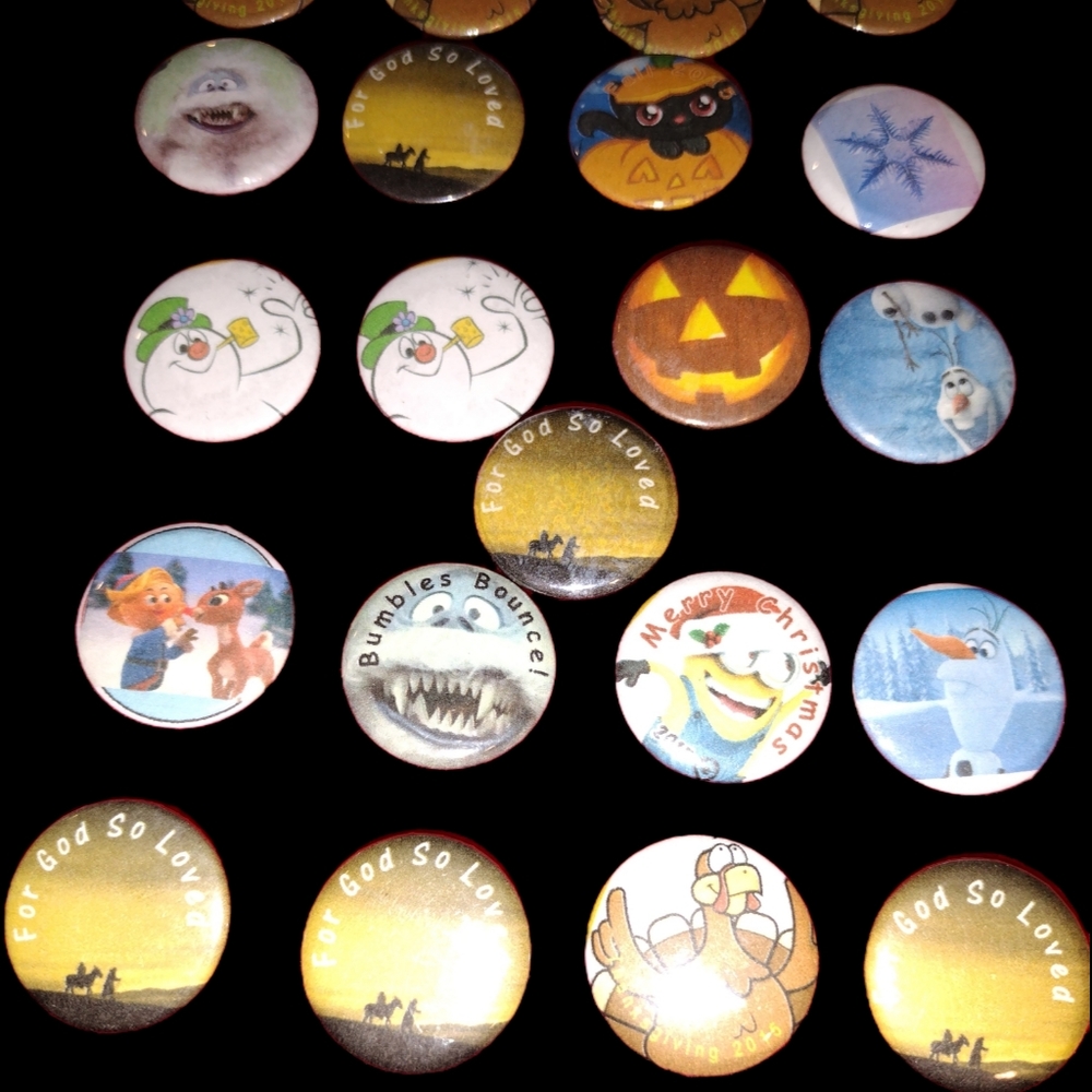Twenty-five Holiday Themed One Inch Buttons - Picture 3 of 10